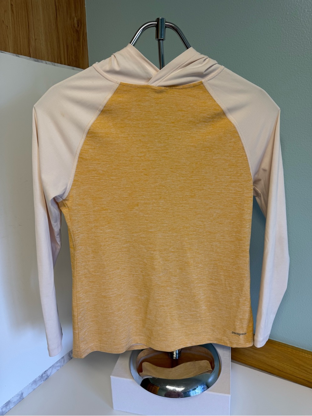 Patagonia Kids Capilene Cool Daily Hoodie Size L 12 Yellow Cream Long Sleeve